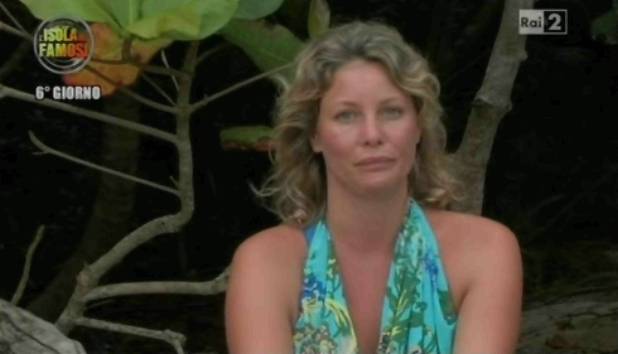 L’isola dei famosi 9: Flavia Vento è fuori di sè, litiga ancora con Valeria Marini e vuole uscire