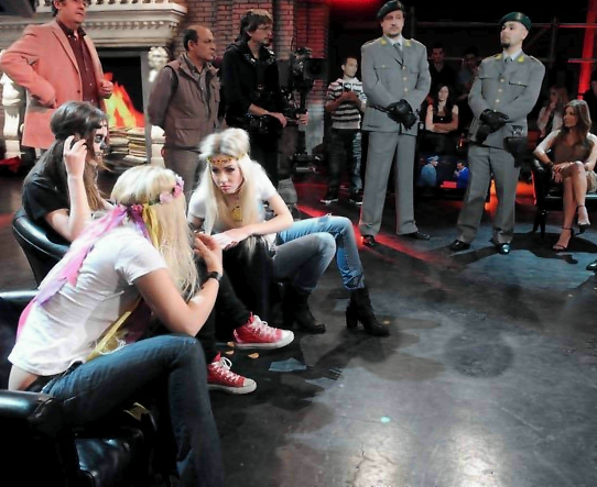 Chiambretti Sunday Show: Le Femen arrestate in diretta, ospite anche Selvaggia Lucarelli