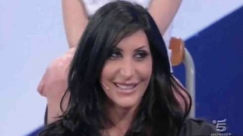 Luana Pellecchia: L’ex corteggiatrice di “Uomini e Donne” sogna l’Isola dei Famosi