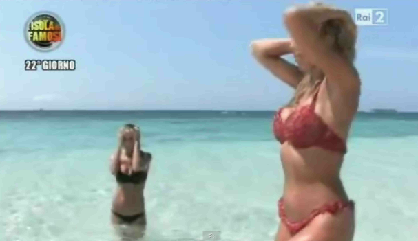 Nina Moric e Valeria Marini: Lezioni di seduzione sull’Isola dei Famosi 9 (video)