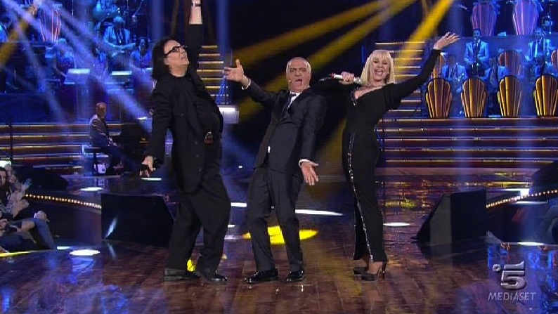 Panariello non esiste: Ultima puntata con il botto, Renato Zero dedica una canzone al suo grande amico