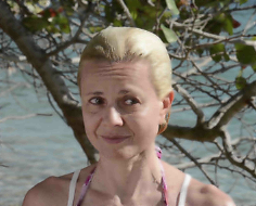 Antonella Elia Isola dei Famosi 9: Appena sbarcata “colpisce” subito una compagna