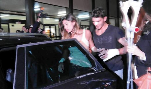 Belen e Stefano De Martino : Le foto incidente a Roma incidente belen e stefano de martino