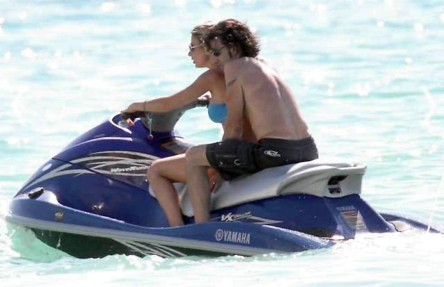 Maddalena Corvaglia e Steve Burns: Vacanza tra baci, coccole e acquascooter