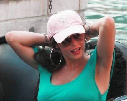 Raffaella Fico incinta gossip: Due gemelli in arrivo!
