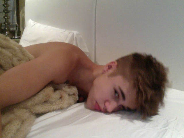 Justin Bieber video : Dopo il furto del pc e la foto nudo esce “Beauty and a Beat”