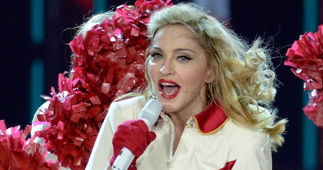 Madonna MDNA Tour : Caduta sul palco a Dallas (video youtube)