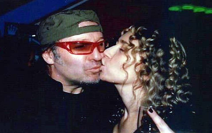 Vasco Rossi Facebook: Foto del bacio con la moglie Laura Schmidt