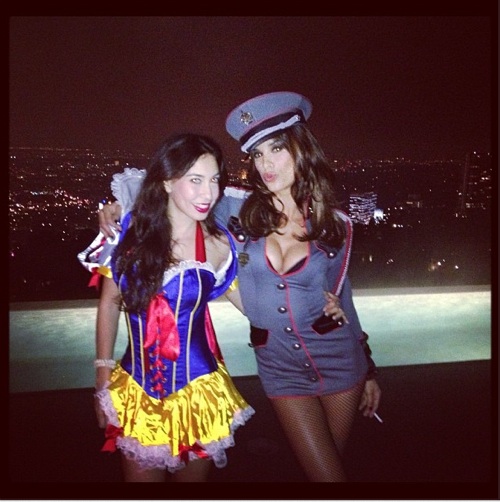 Elisabetta Canalis: Seno esplosivo per Halloween
