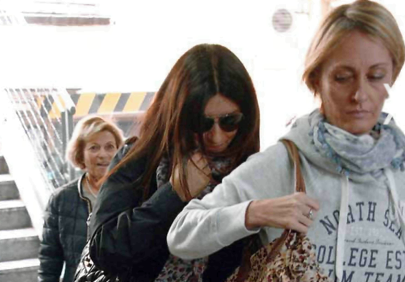 Laura Pausini incinta: Il gossip fa lievitare il pancione!