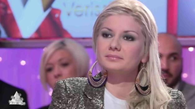 Daniela Ciampitti: A Verissimo presenta il suo primo singolo “(Io come) Alice”
