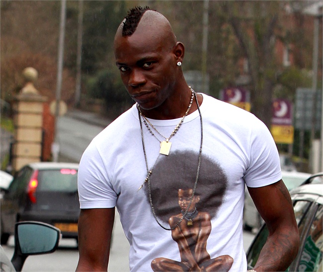 Mario Balotelli gossip news: Se la spassa con la nuova fiamma