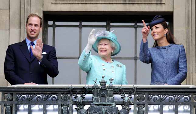 La Regina Elisabetta: Regala una principessa a Kate Middleton