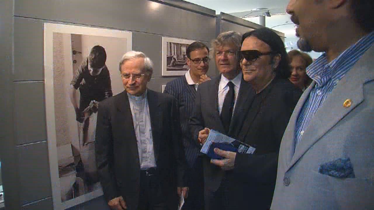 Renato Zero: Alla mostra di Monsignor Carroll Abbing