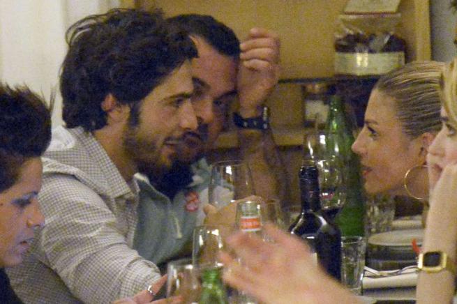 Emma Marrone e Marco Bocci: Paparazzati in un ristorante romano