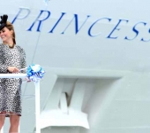 The Duchess of Cambridge vara la nave da crociera royal princess foto