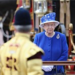 regina elisabetta II compleanno parata militare foto