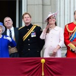 regina elisabetta II compleanno parata militare foto3