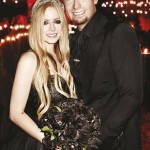 Avril Lavigne sposa in nero