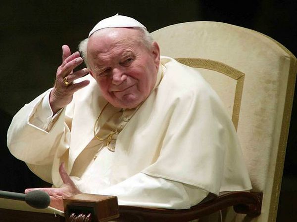 Papa Wojtyla: Approvato il secondo miracolo, santo entro l'anno