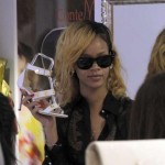 Rihanna in costume da bagno intero a Montecarlo fa shopping