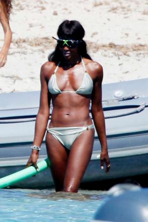 Naomi Campbell estate 2013 a Ibiza: le foto