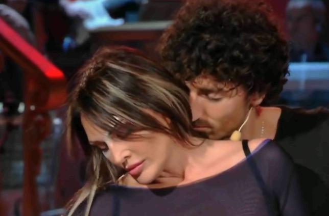 Ballando con le stelle 2013: Anna Oxa la migliore esibizione della prima puntata, eliminata Alessandra Barzaghi