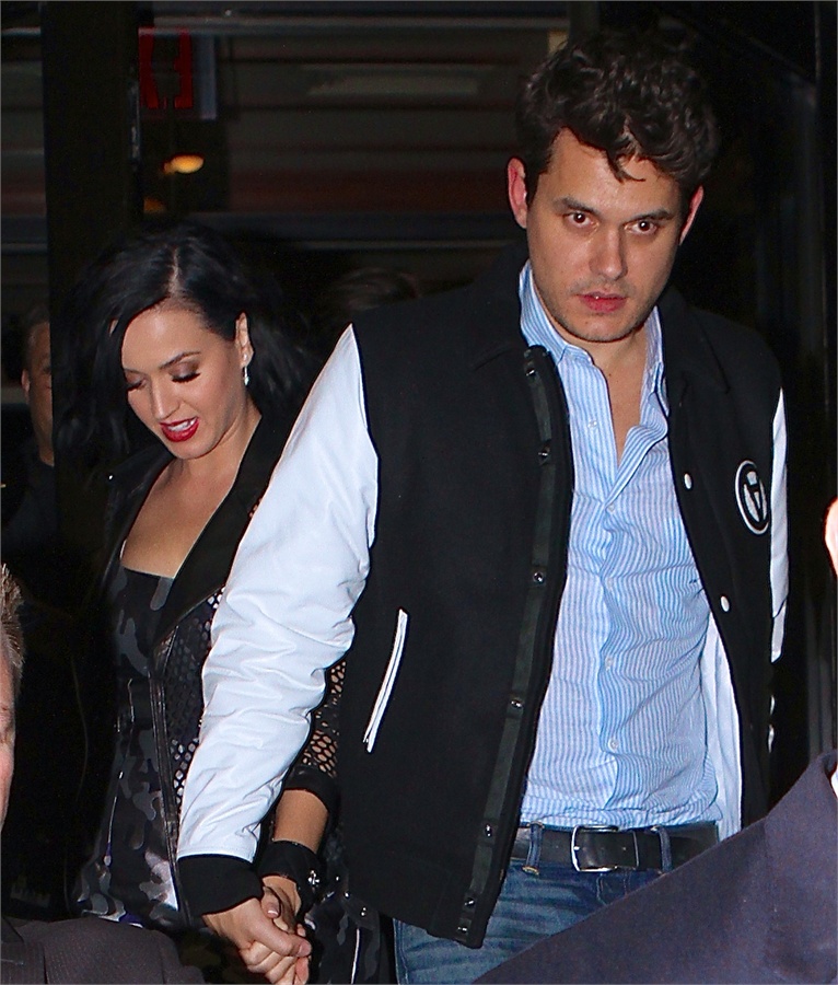 Katy Perry e John Mayer insieme all'uscita di un locale di New York 