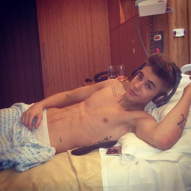 Justin Bieber news 2013: Filmato a letto in un bordello in Brasile