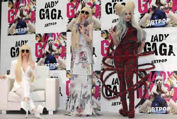 Lady Gaga presenta le Gagadoll, le bambole di Art Pop