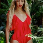 Beyoncé in costume da bagno sui social