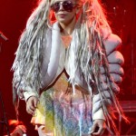 Lady Gaga, durante il concerto i Texas una ballerina le vomita addosso