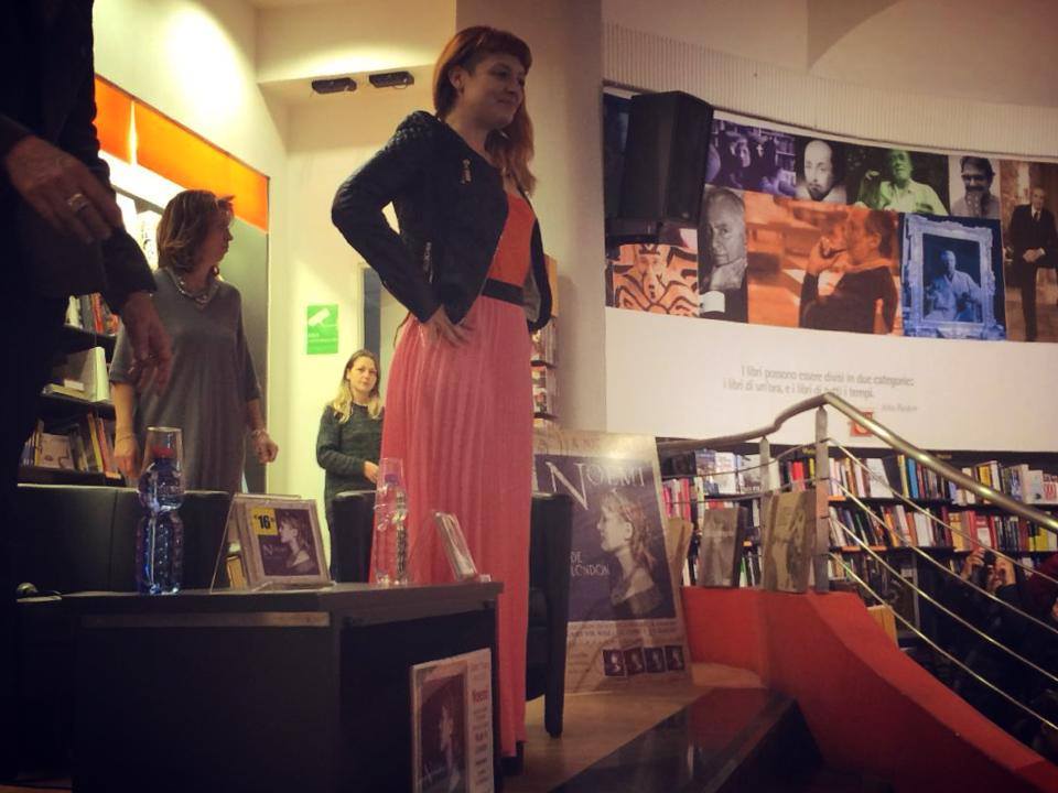 Noemi ha incontrato a Roma i fan presso la libreria Feltrinelli