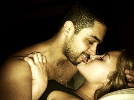 Demi Lovato nuda con il fidanzato Wilmer Valderrama foto 