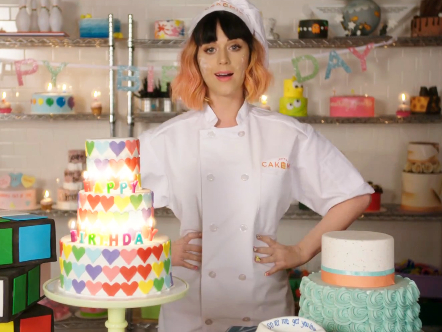 Katy Perry pasticcera nel video di Birthday