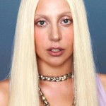Lady Gaga, la pop star al fotoritocco con Versace