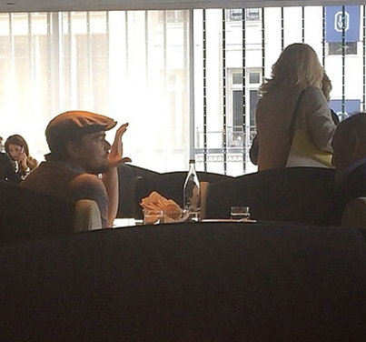Leonardo Di Caprio Paparazzato a pranzo nel ristorante Armani di New York 