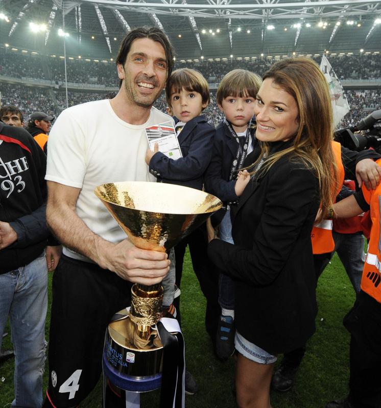 Alena Seredova e Gigi Buffon festeggiano lo scudetto della Juventus con i figli