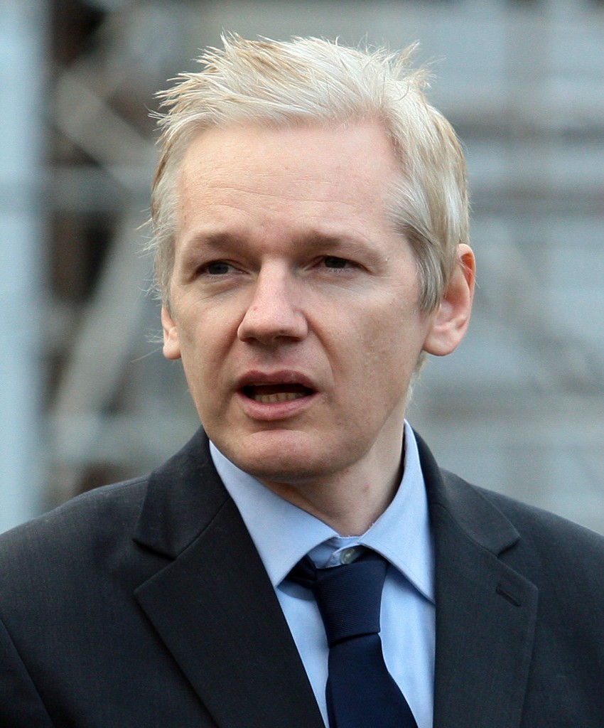 Julian Assange alla London Fashion Week farà il modello 