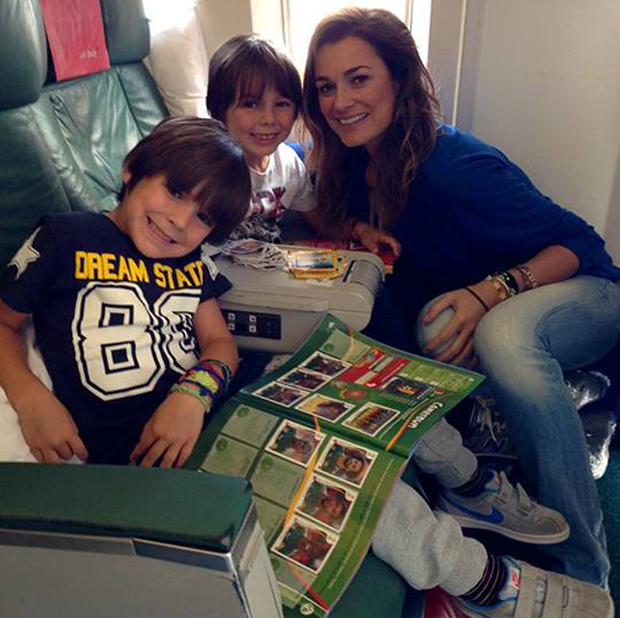Alena Seredova arriva in Brasile con i figli
