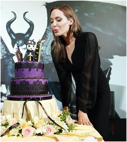 Angelina Jolie festeggia il suo compleanno con Maleficent