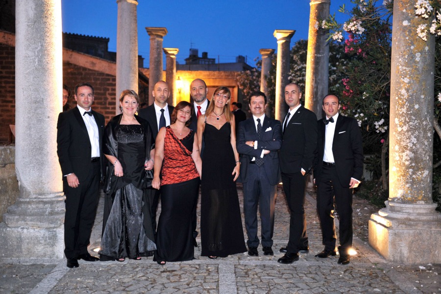 Cena di gala al castello Grifeo di Partanna con nobili, giornalisti, professionisti e forze dell'ordine delle principali città italiane