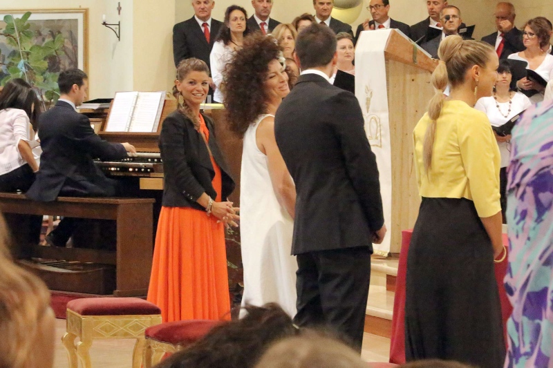 Alessandra Amoroso si commuove al matrimonio della sorella