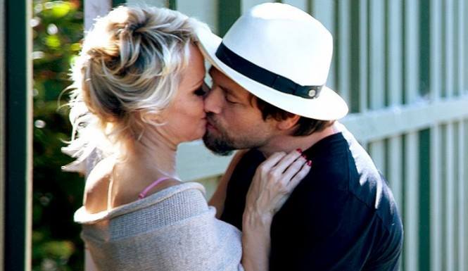 Pamela Anderson e Rick Salomon alti e bassi ma è amore