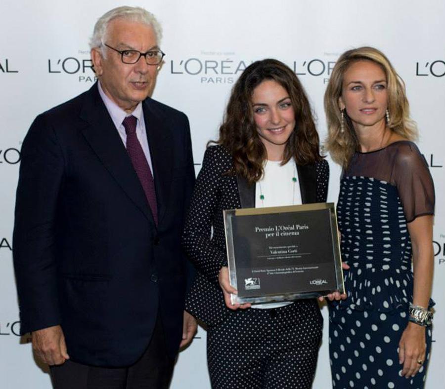 Valentina Corti riceve il premio l'Oreal Paris per il cinema al Festival di Venezia 2014