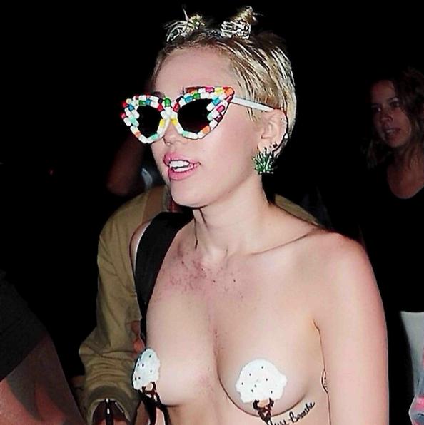 Miley Cyrus hot al party dello stilista Alexander Wang