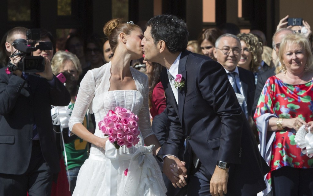 Fabrizio Frizzi sposa Carlotta Mantovan: Ecco le foto del matrimonio
