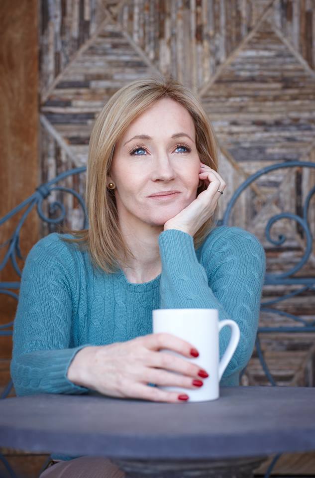J.K Rowling regala  regala agli appassionati lettori 6 nuovi racconti della Saga di Harry Potter