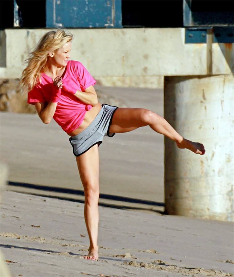 Kate Hudson super tonica sulla spiaggia di Malibu 