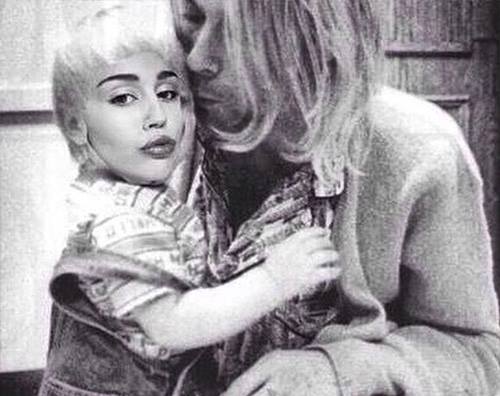 Miley Cyrus su Instagram, fotomontaggio con Kurt Cobain